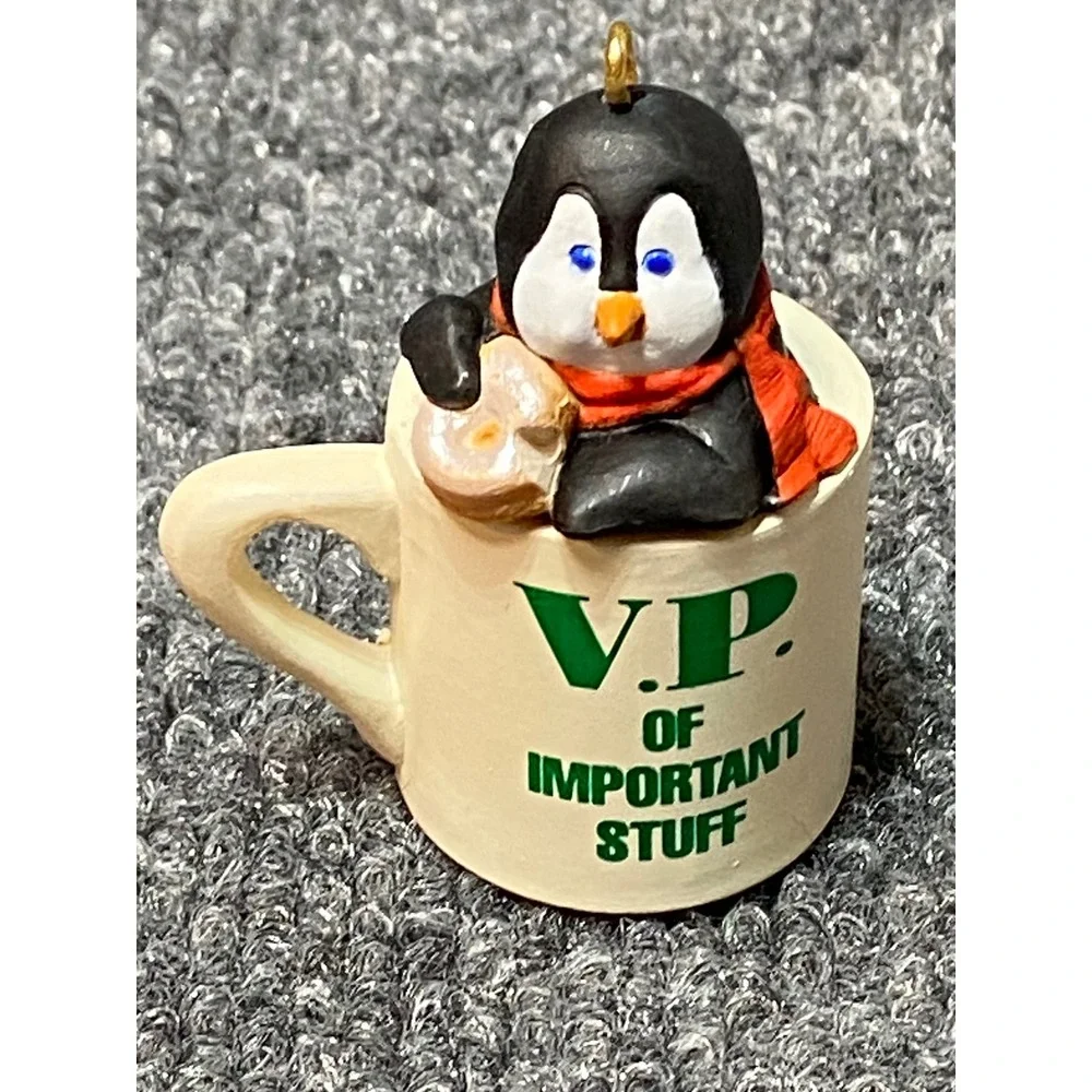 Hallmark Keepsake Ornament 1992 V.P. of Important Stuff Penguin Christmas‎ NOS